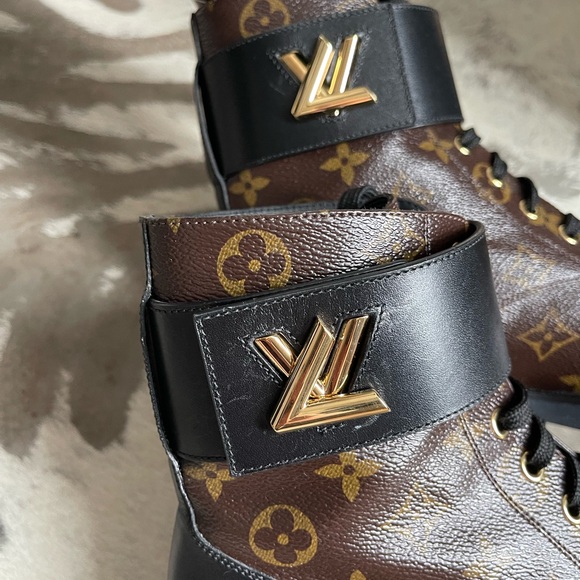 Louis Vuitton Wonderland Flat Ranger Boots - Picture 9 of 16